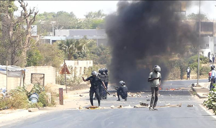 ENTRE ETUDIANTS ET FORCES DE L ORDRE LA TENSION MONTE A L UNIVERSITE IBA DER THIAM SenePlus